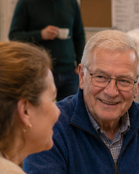Man en vrouw in gesprek